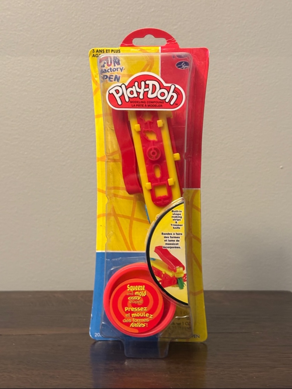 *RARE* 2004 Hasbro Play-Doh Fun Factory Pen Original SEALED Package Preschool
